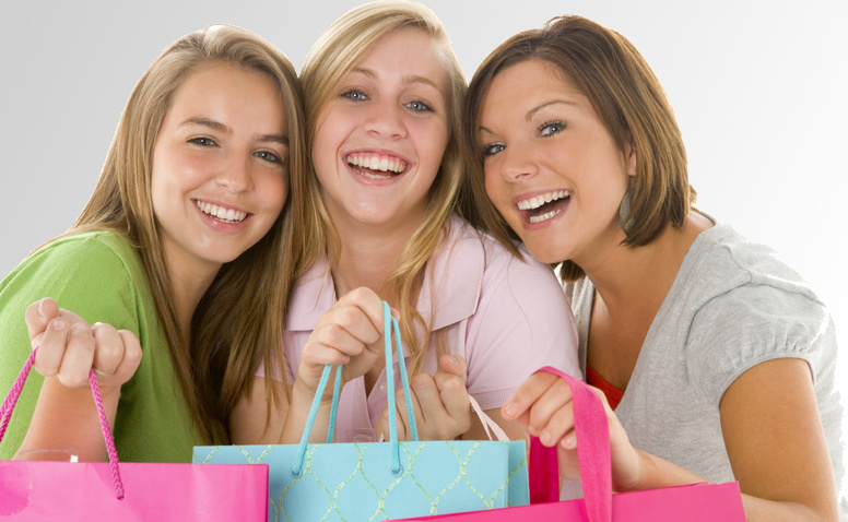 Girls Perfume Party (c) Monkey Business Fotolia 10787046